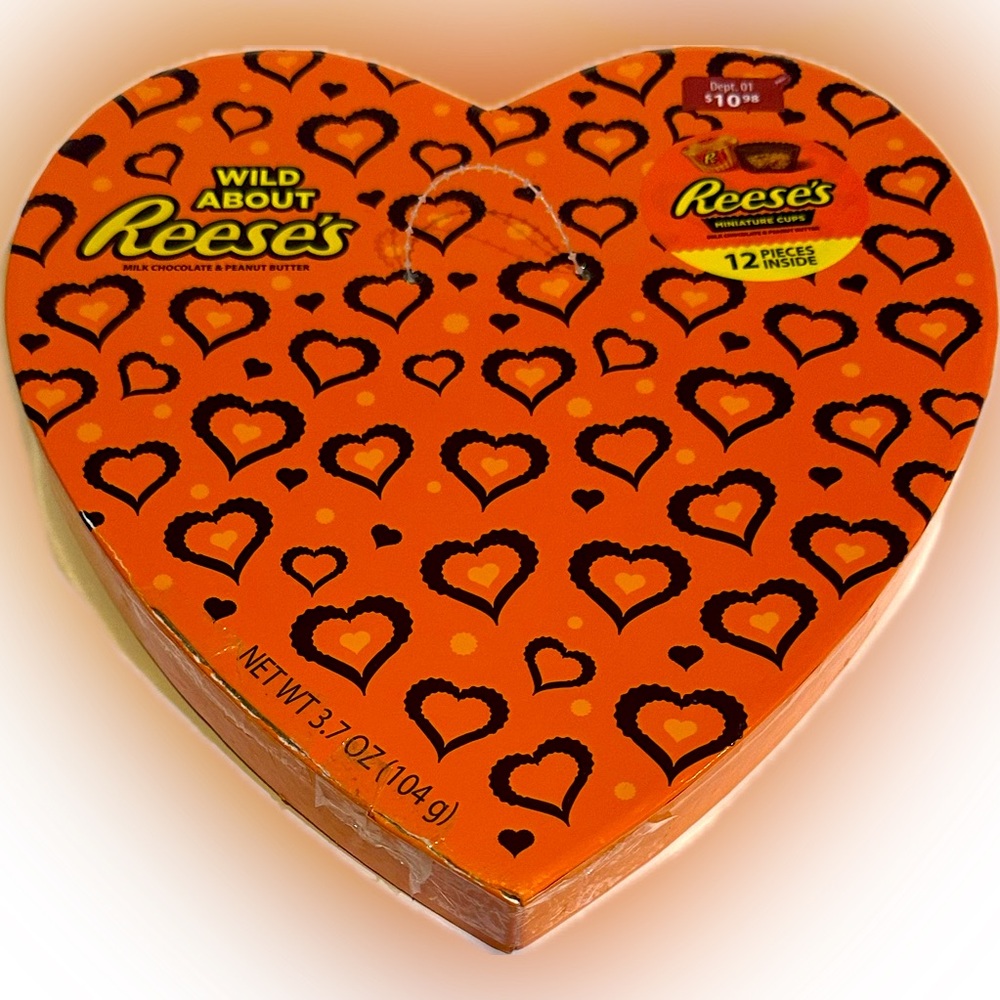 REESES 8.25” HEART SHAPED VALENTINE CHOCOLATE CANDY BOX ONLY FLAWED COLLECTIBLE